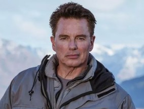 John Barrowman解释了为什么他会在《火炬木》片场暴露自己